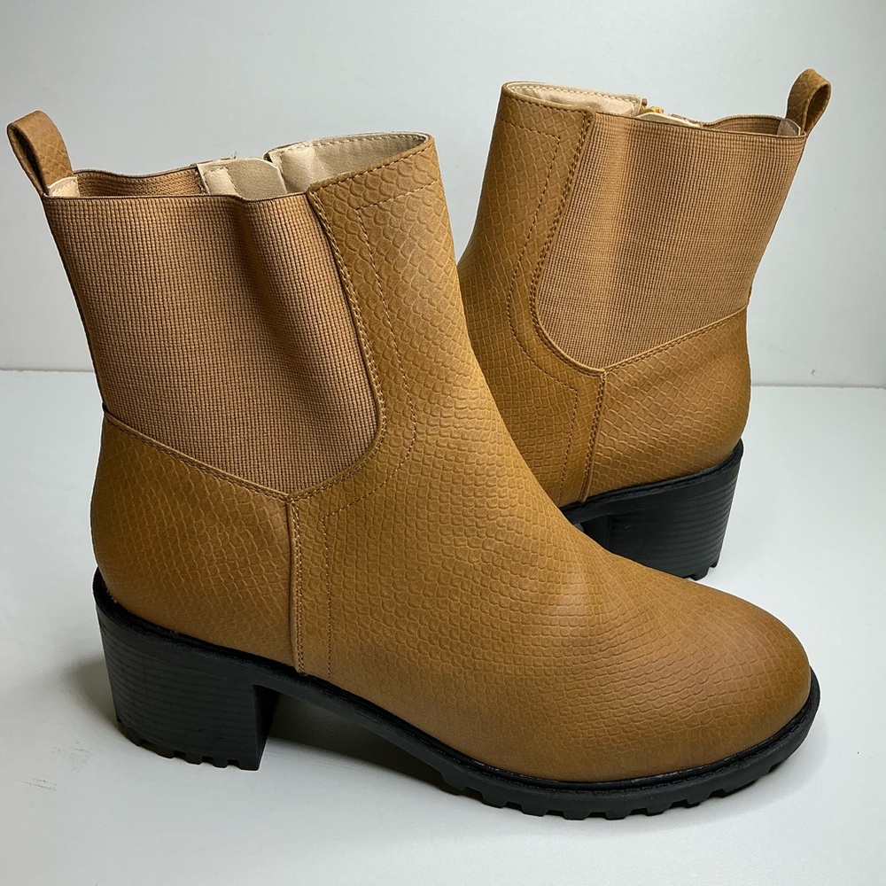 Bella Vita Hallie Booties Women’s 9.5 Hallie 120 Medium Bro Boots New